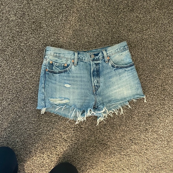 Levi’s 501 cutoff denim shorts - Picture 2 of 4